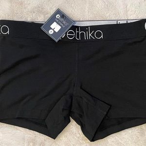 ETHIKA black stretchy boyshorts ✨